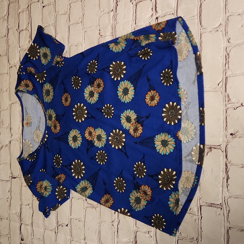 Blue parachute design short sleeved tee, slinky and stretchy
